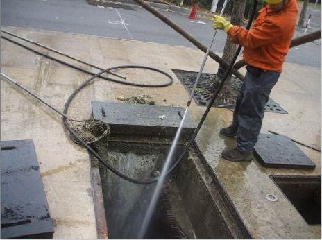 琼结池底污泥如何清理